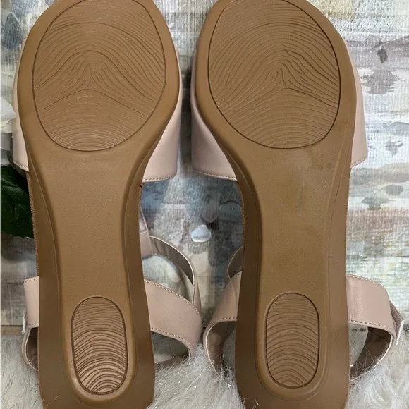 Impo Blush Tan T-Strap Sandals with Silver Ring - Picture 8 of 8